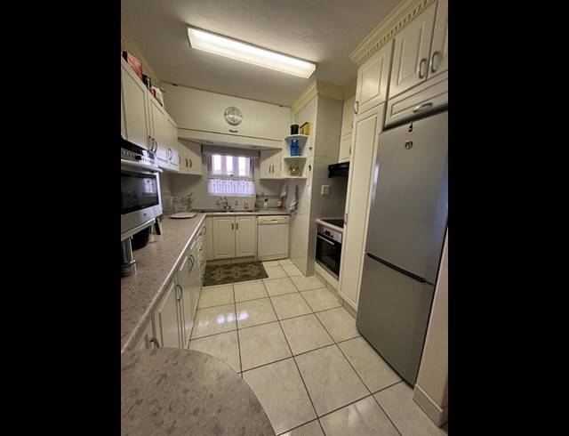 3 BEDROOM APARTMENT FOR SALE IN UVONGO BEACH